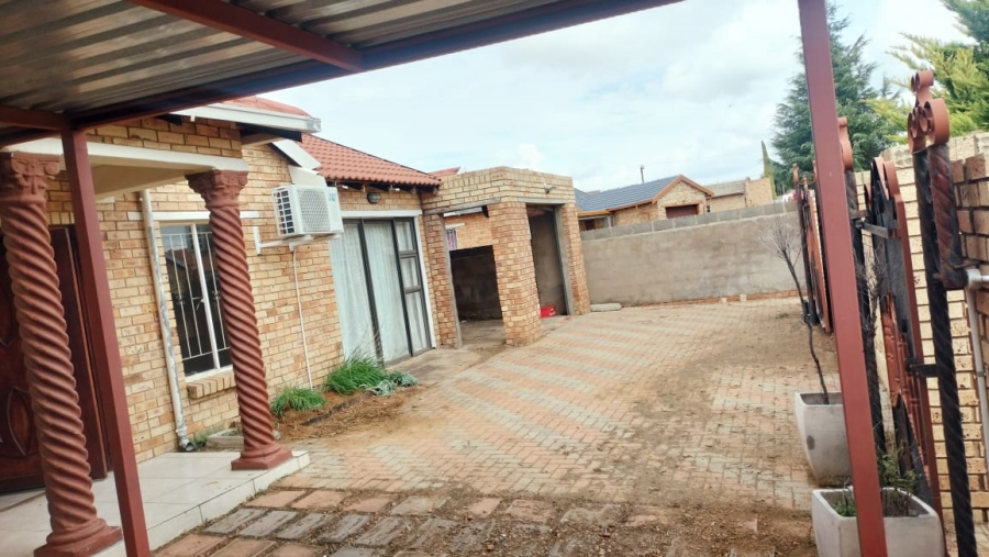 4 Bedroom Property for Sale in Mandela View Free State